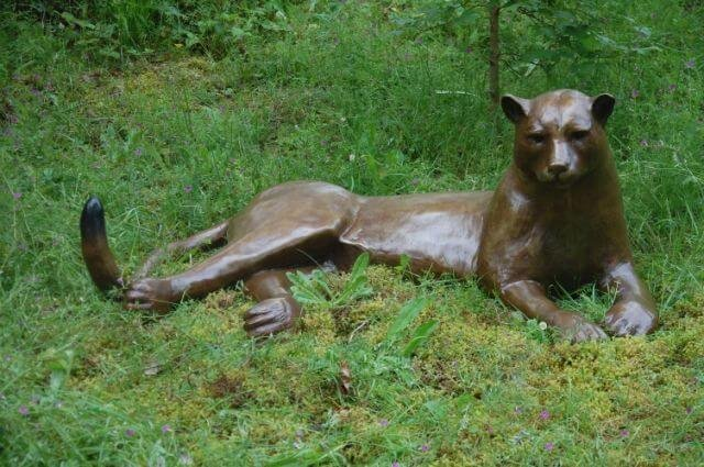 Languid Cougar-sculpture