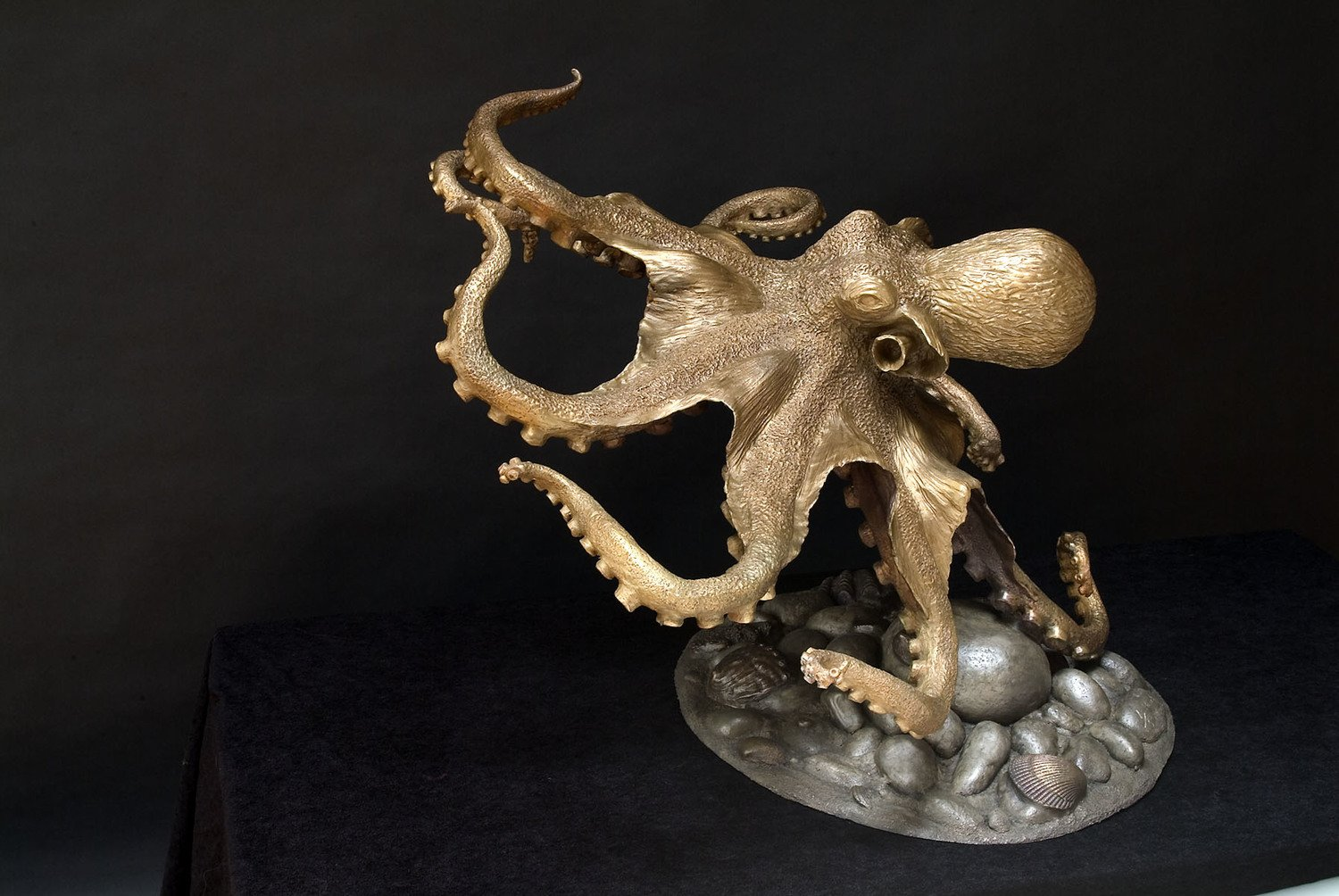 Octopus in Motion-sculpture