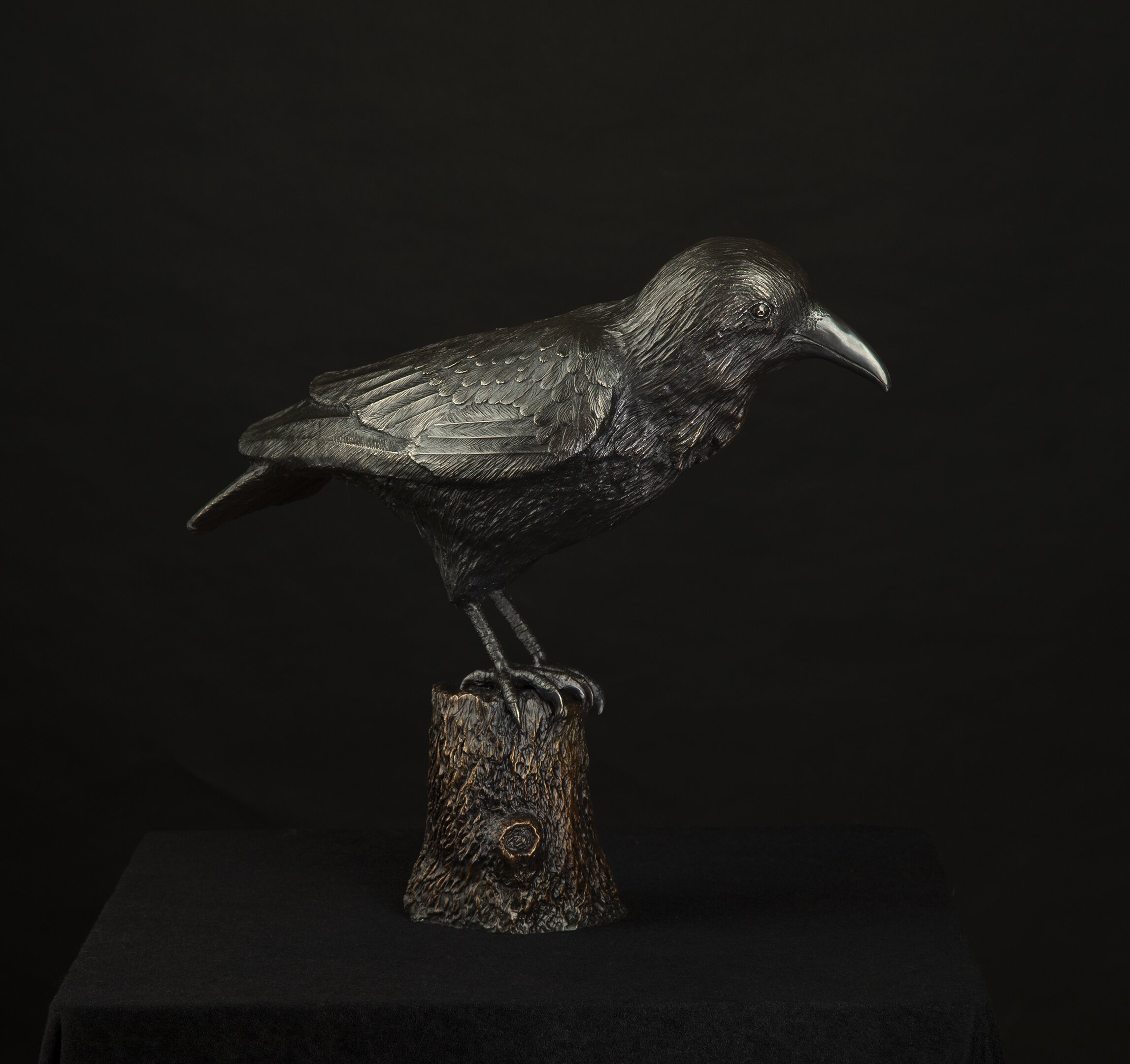 Raven-sculpture