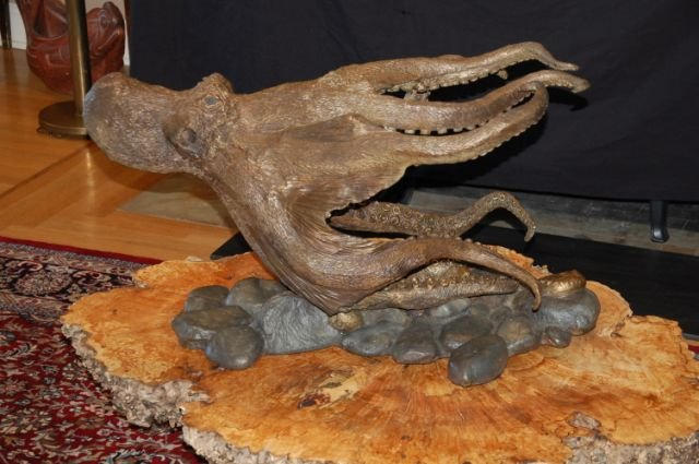 Swimming Octopus-sculpture