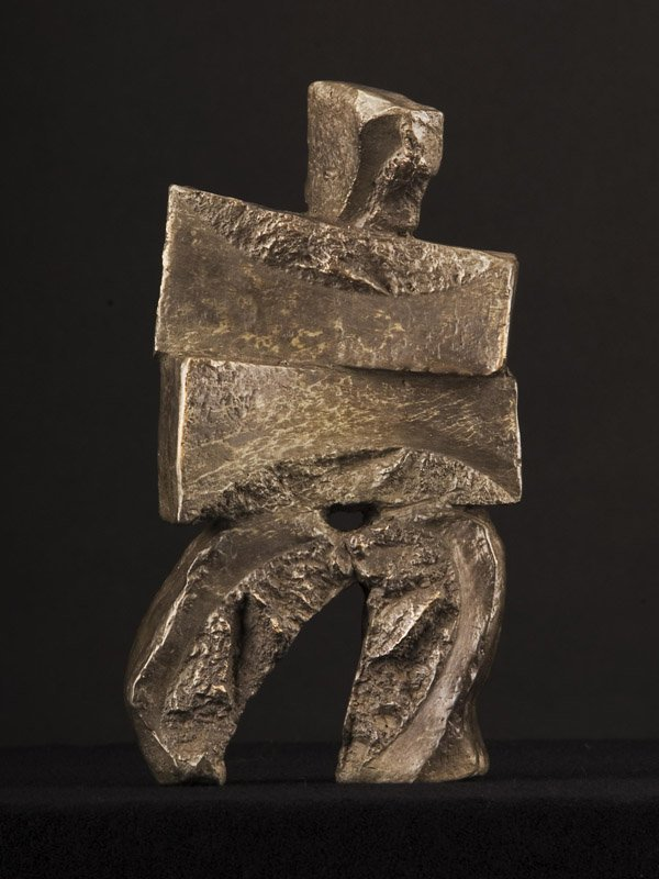 Tundra Hunter Inukshuk-sculpture